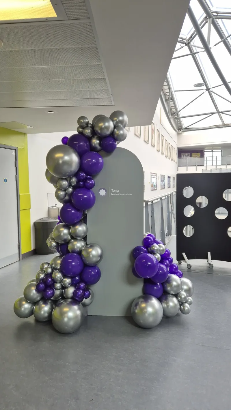 Single branded school backboard with purple and silver balloons