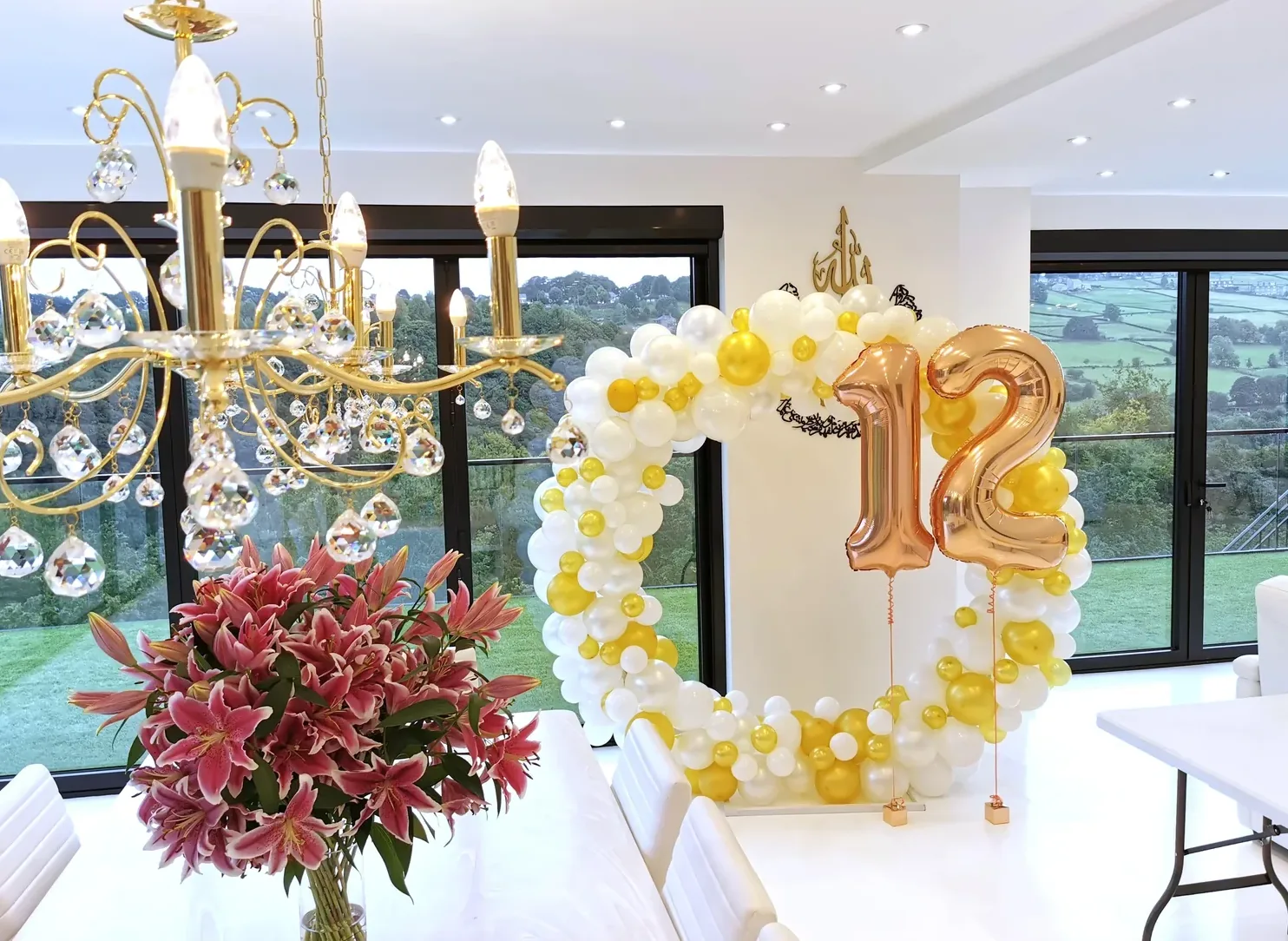 Six-foot organic balloon hoop display