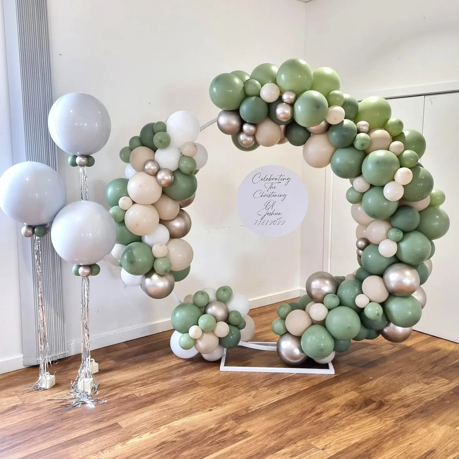 6ft Balloon Circle with Three Orbz