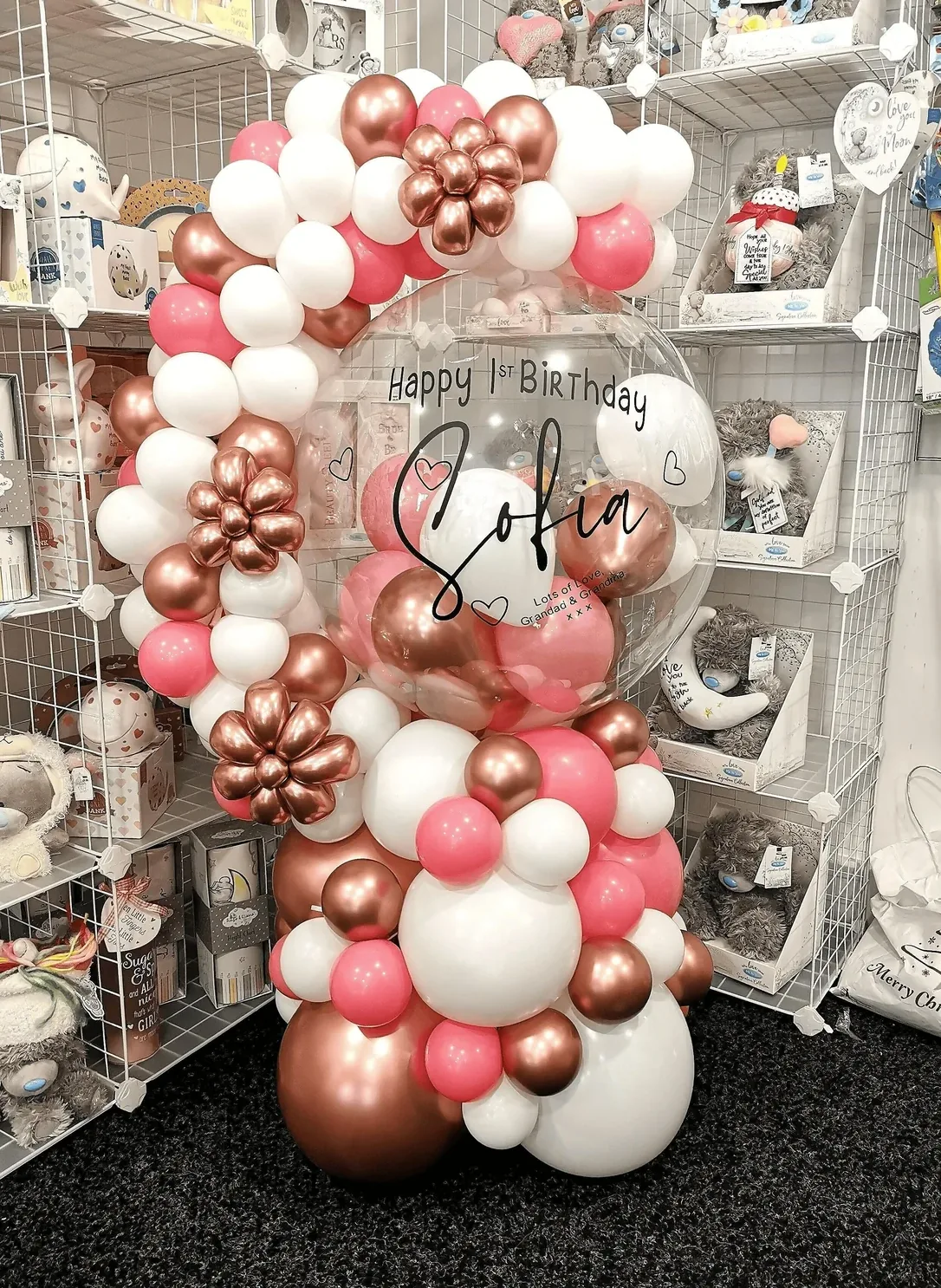 Organic Balloon Hug Display